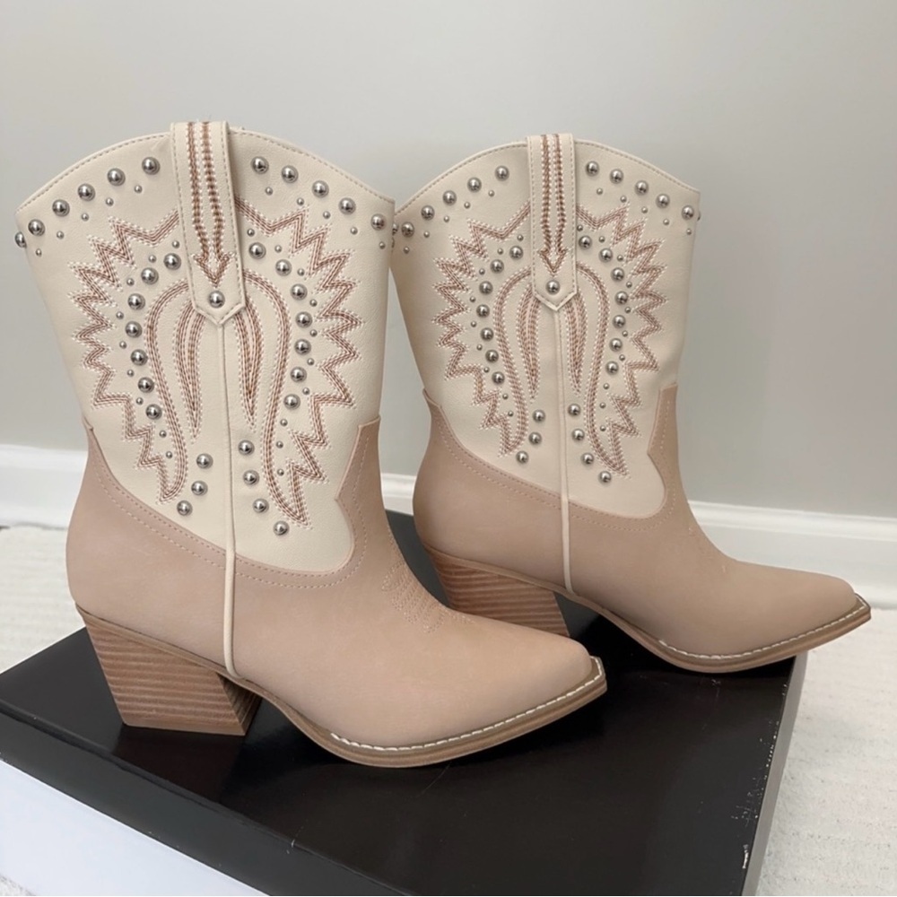 Dolce Vita Tan and Cream Heeled Boots - Picture 11 of 13
